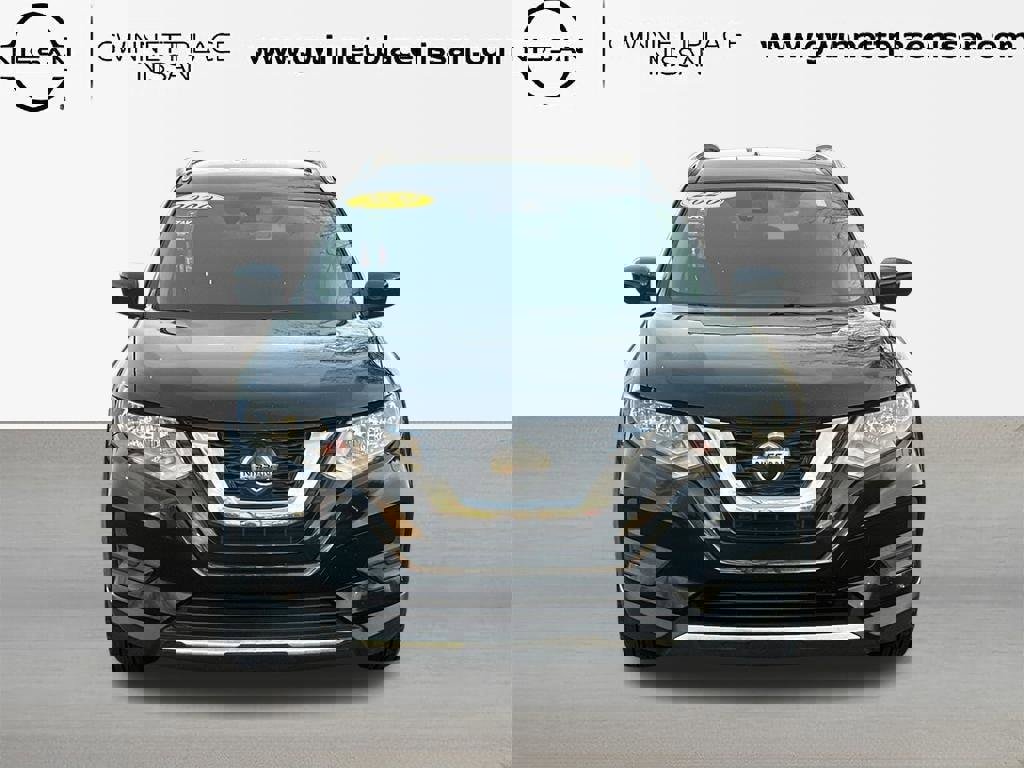 Used 2020 Nissan Rogue SV image 2