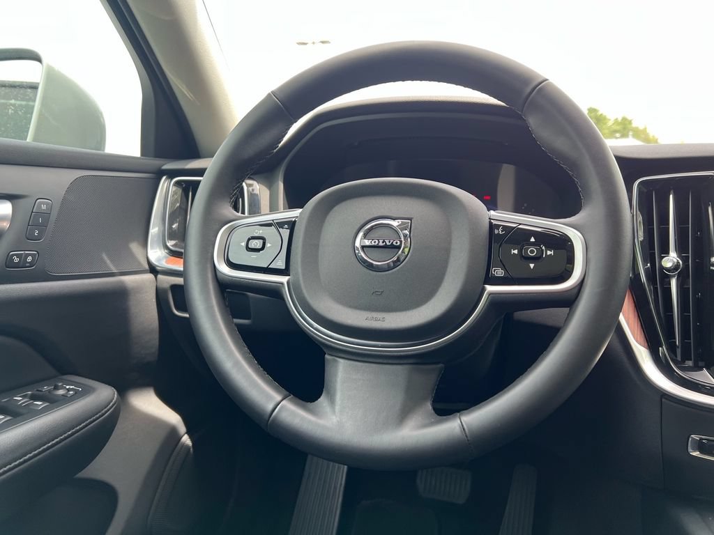 Certified 2025 Volvo V60 B5 Cross Country Plus AWD/4WD image 25