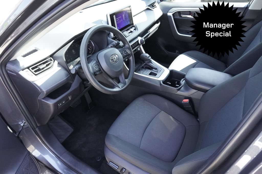 Used 2025 Toyota RAV4 XLE AWD/4WD image 18
