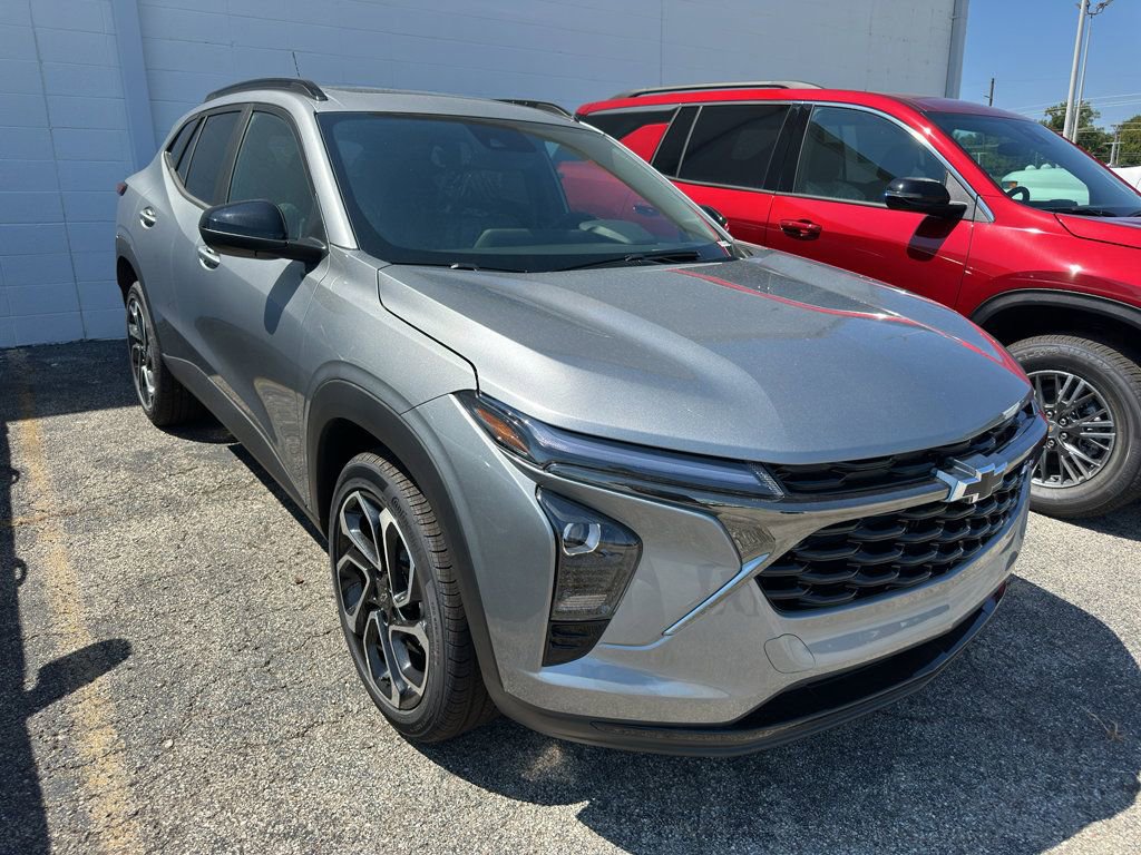 New 2025 Chevrolet Trax RS w/ Sunroof Package