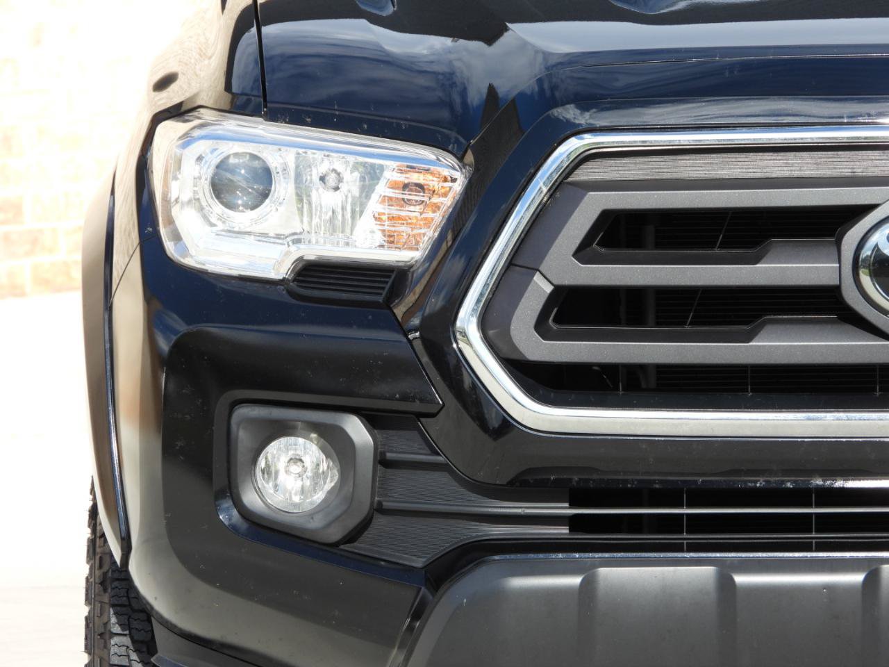 Used 2022 Toyota Tacoma SR5 RWD image 45