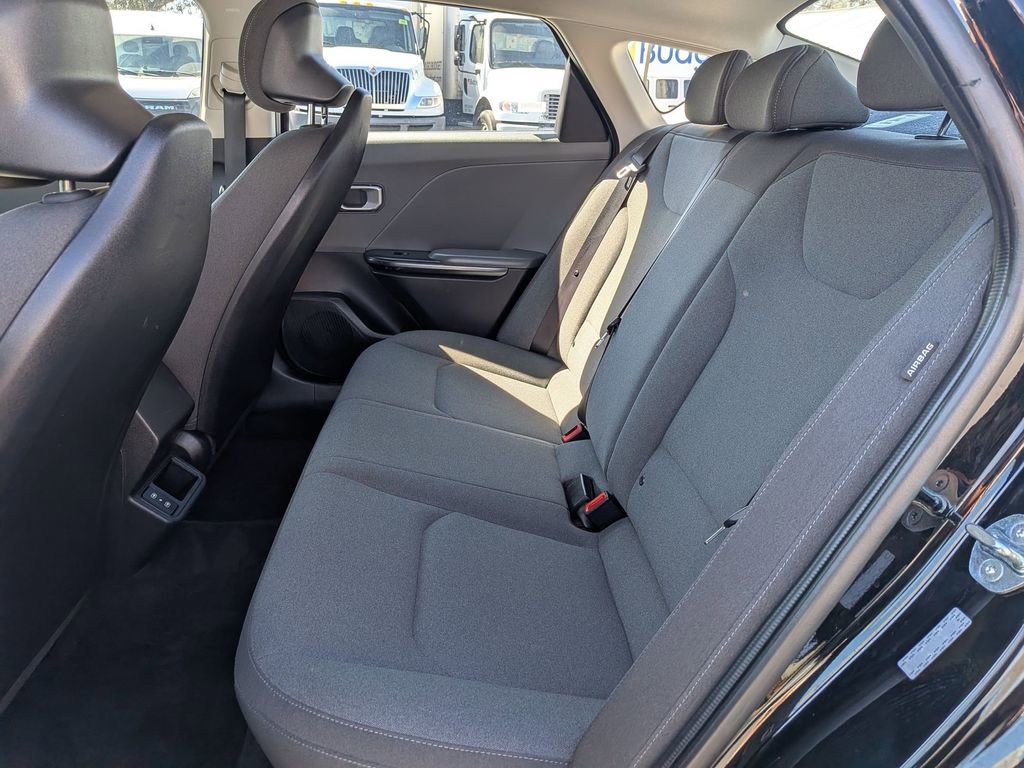 Used 2025 Kia K4 LXS image 27