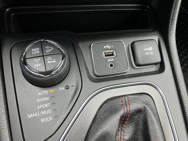 Used 2022 Jeep Cherokee Trailhawk w/ Comfort/Convenience Group image 10