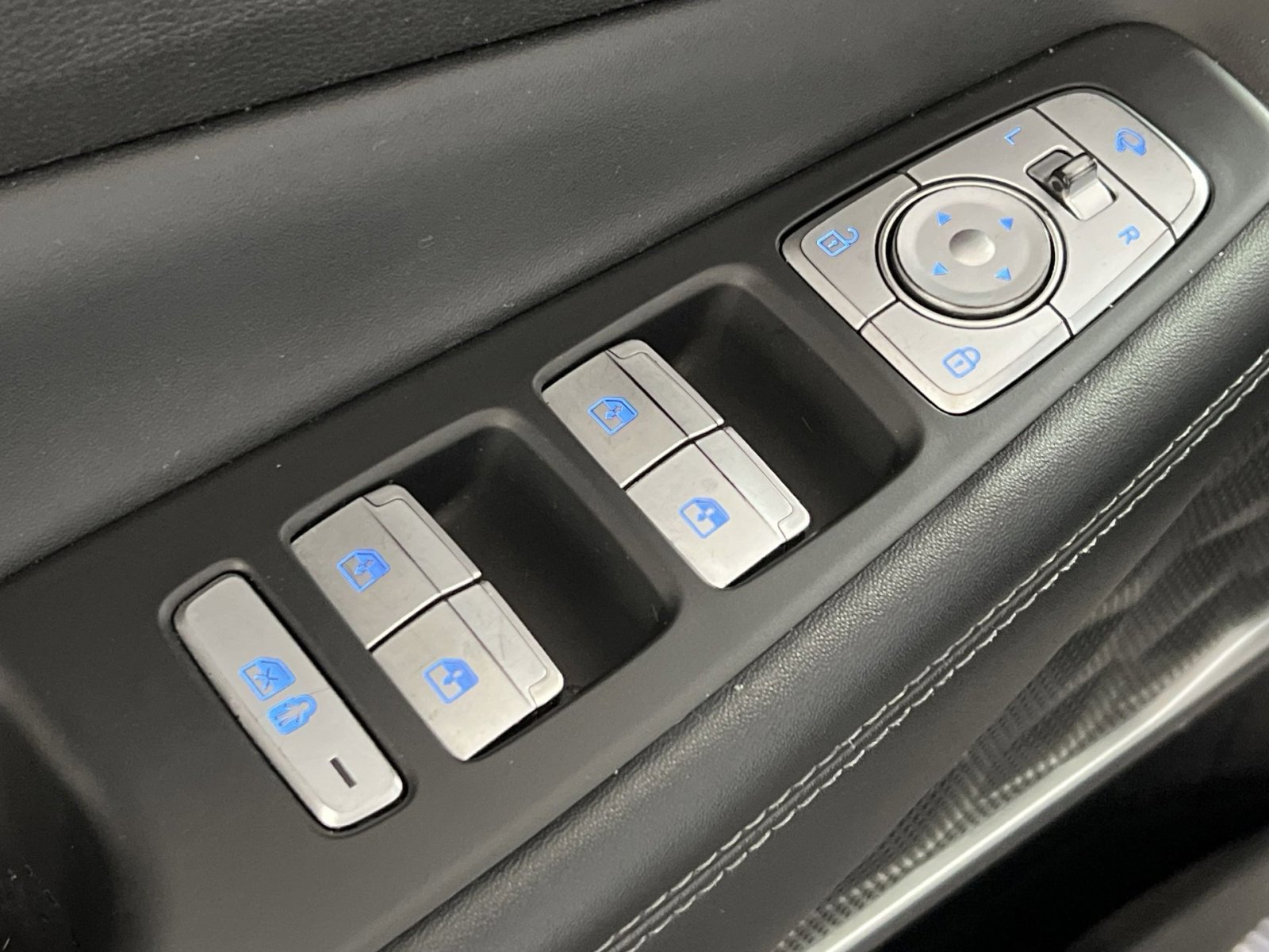 Used 2022 Hyundai Santa Fe Calligraphy image 13