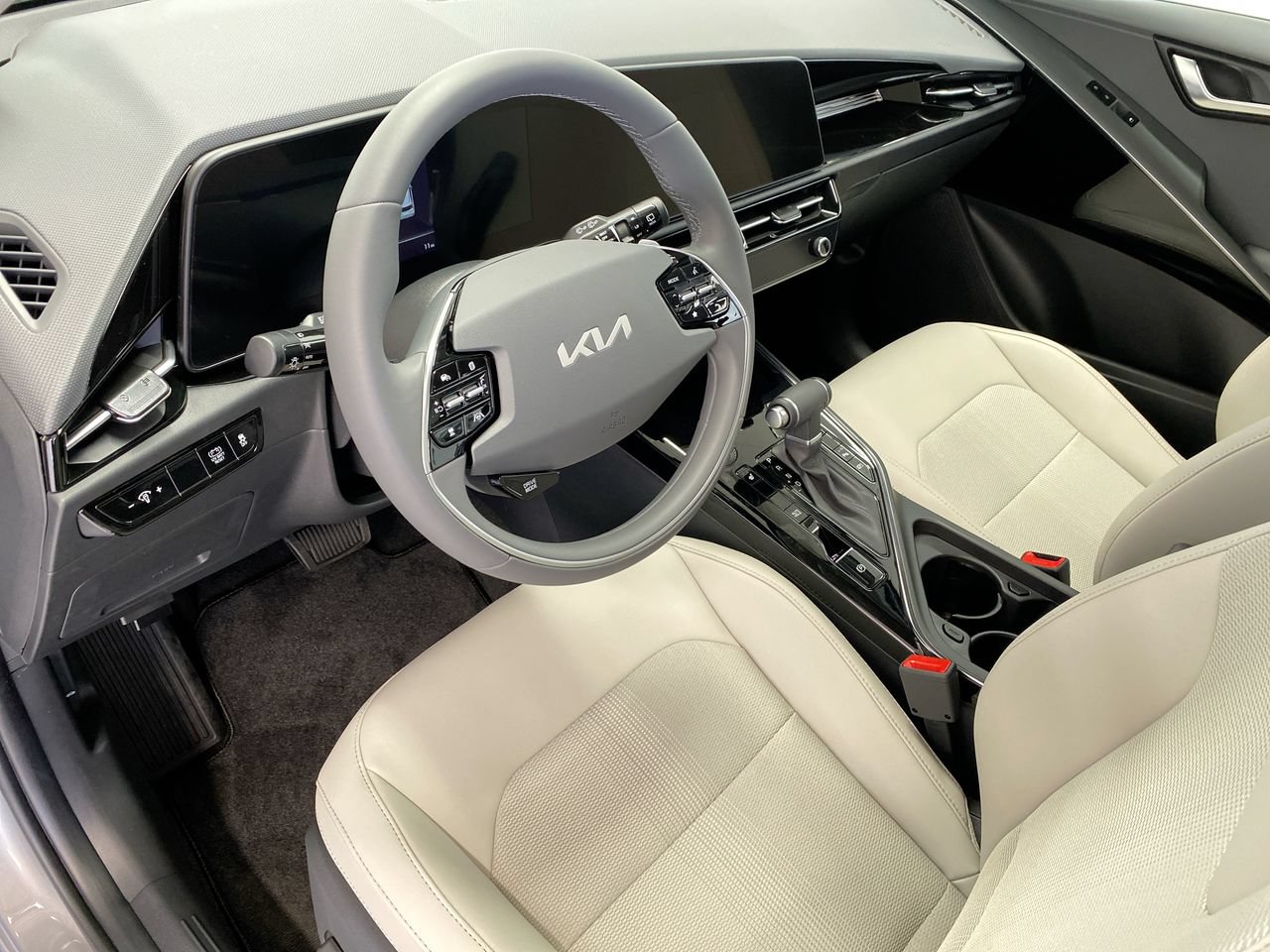 New 2026 Kia Niro EX FWD image 20