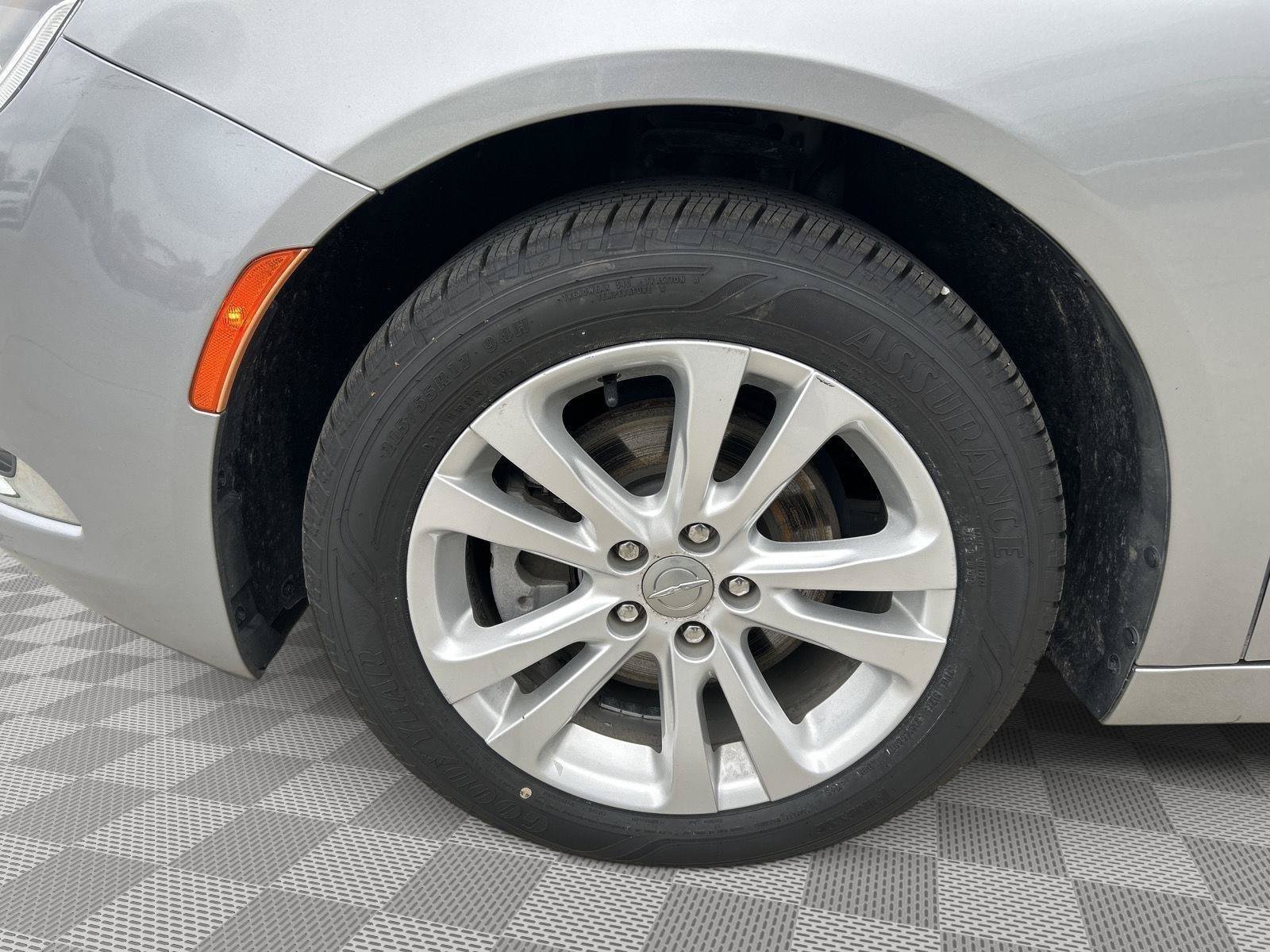 Used 2016 Chrysler 200 Limited FWD image 20