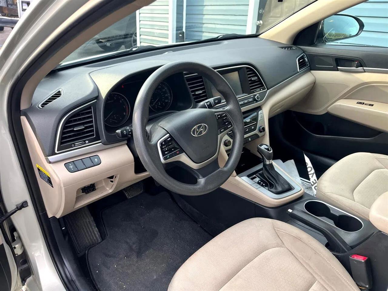 Used 2017 Hyundai Elantra SE image 11