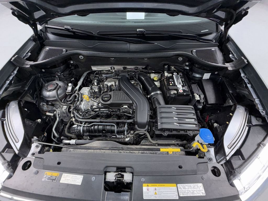 Used 2022 Volkswagen Taos SE w/ Panoramic Sunroof Package image 18