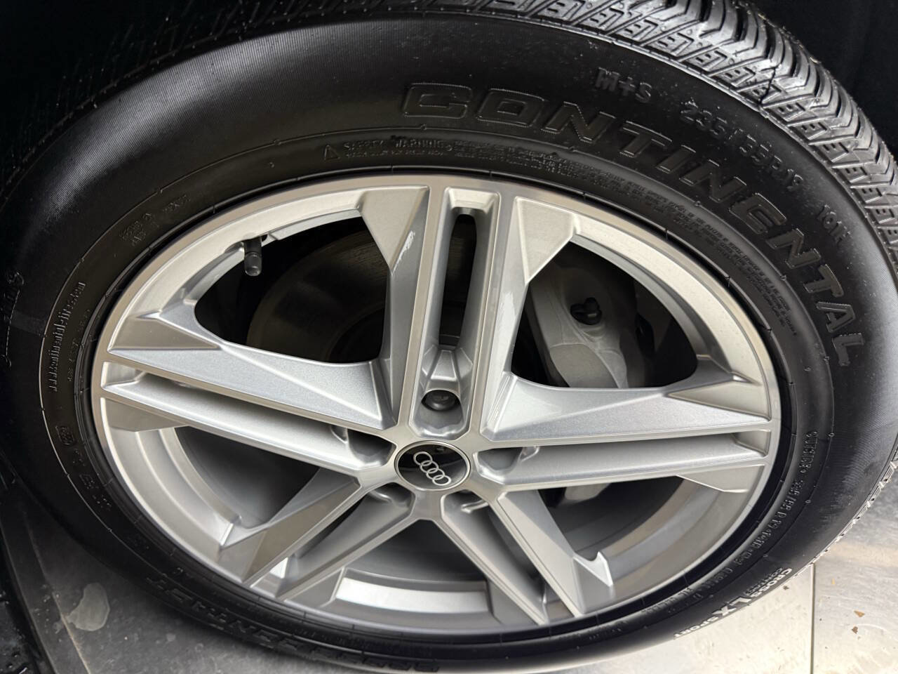 Used 2024 Audi Q5 e Premium w/ Convenience Package image 29