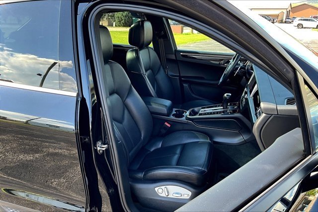 Used 2024 Porsche Macan image 29