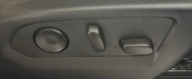 Used 2024 Chevrolet Suburban Premier image 24