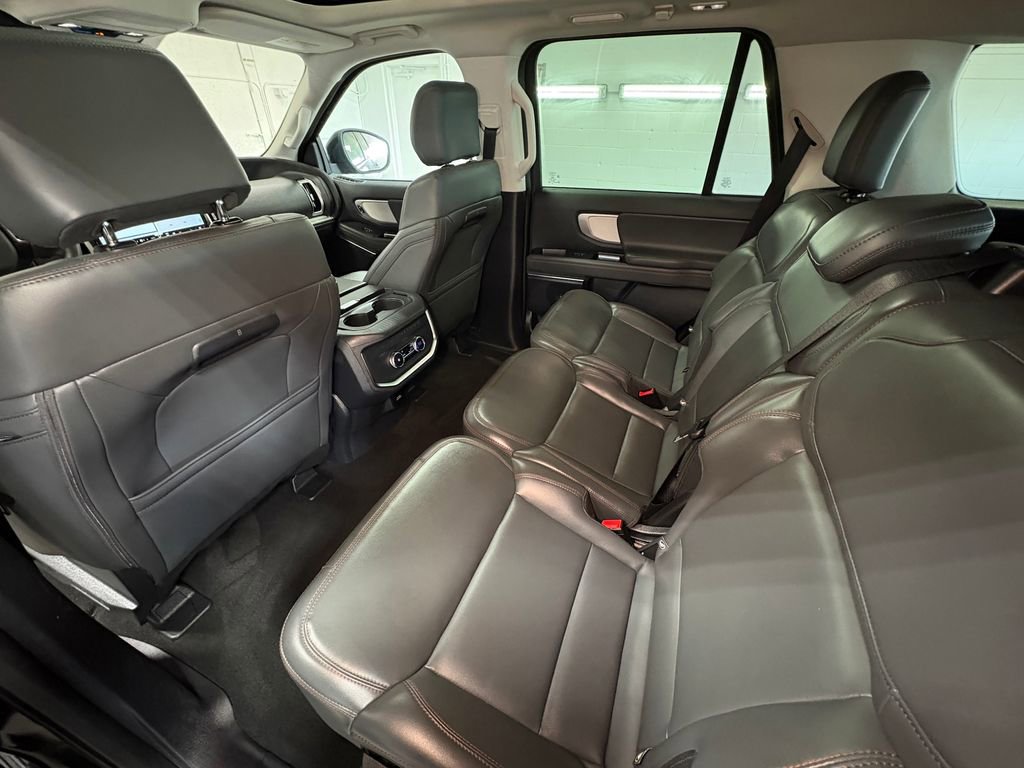 Used 2025 Ford Expedition Active image 29