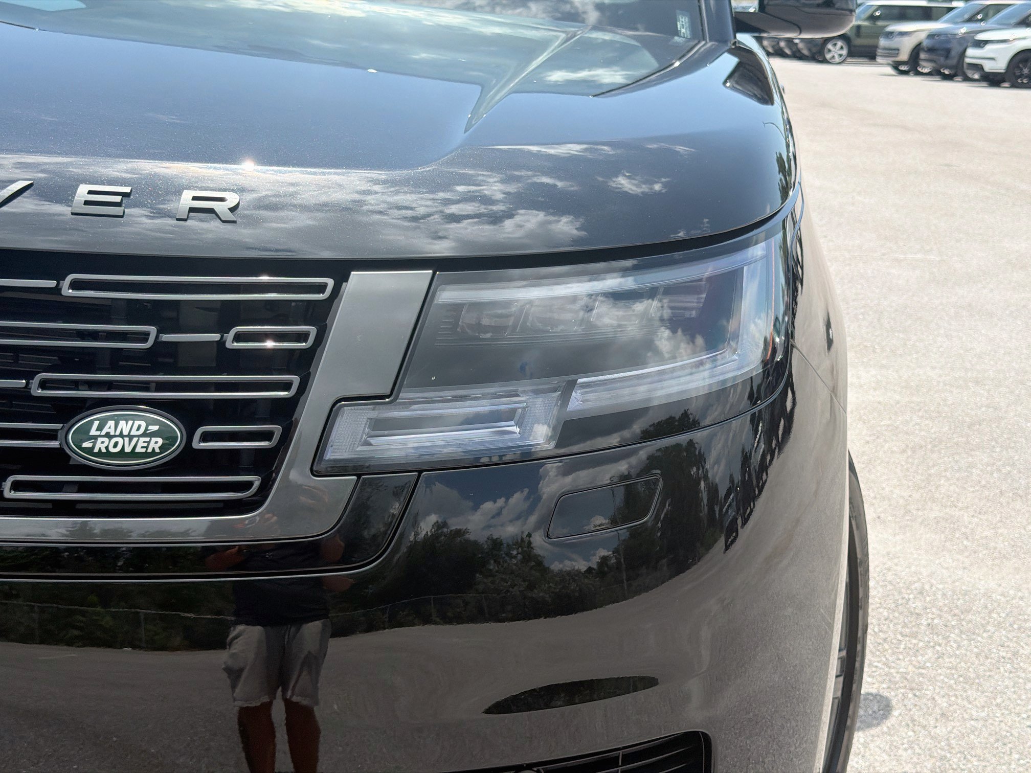 New 2026 Land Rover Range Rover Long Wheelbase SE AWD/4WD image 9
