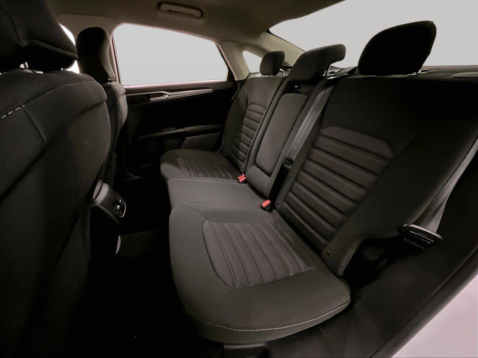 Used 2018 Ford Fusion SE w/ Fusion SE Technology Package image 25