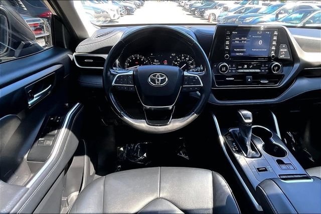 Used 2021 Toyota Highlander XLE FWD image 4