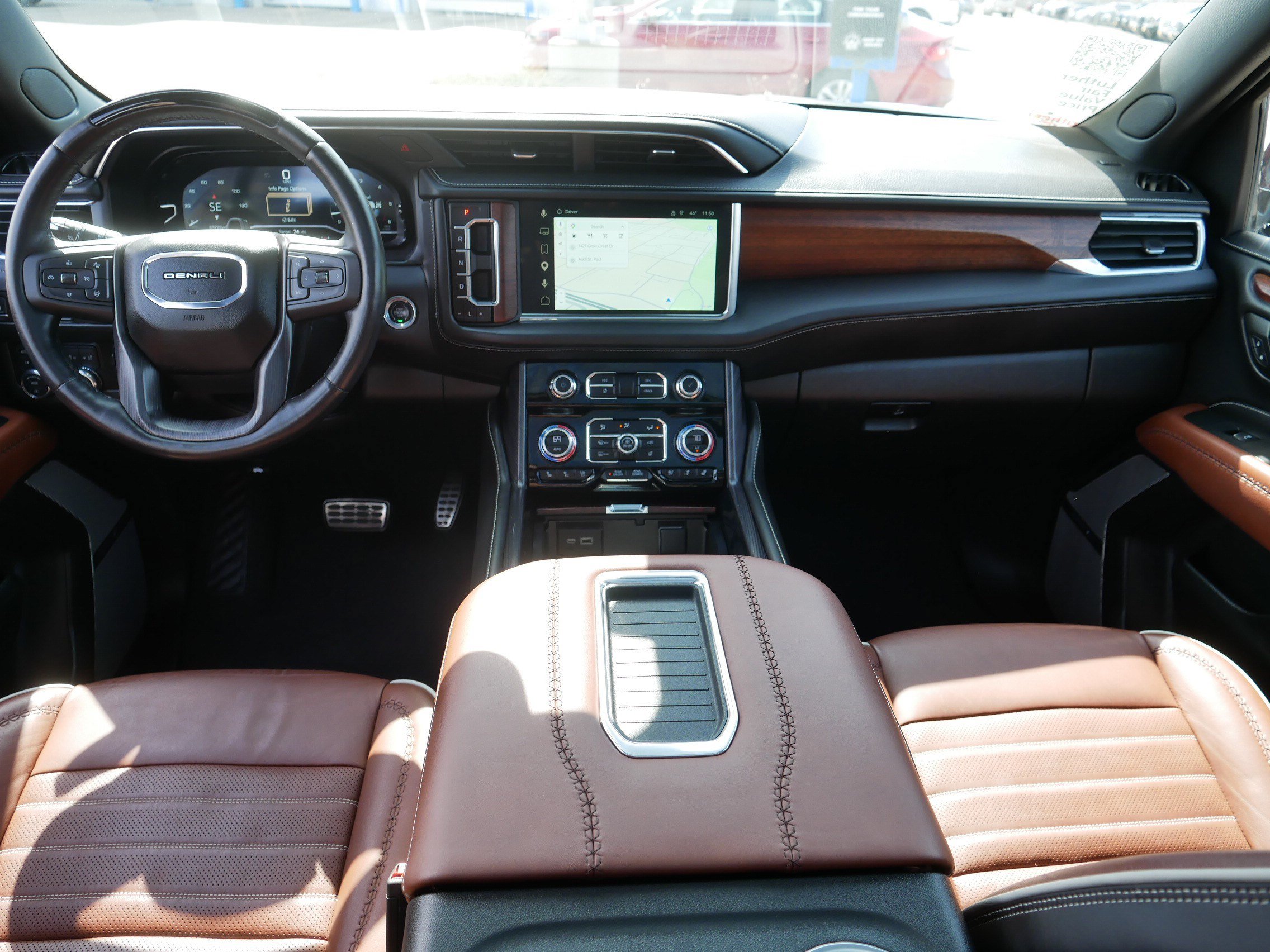 Used 2023 GMC Yukon XL Denali Ultimate AWD/4WD image 10