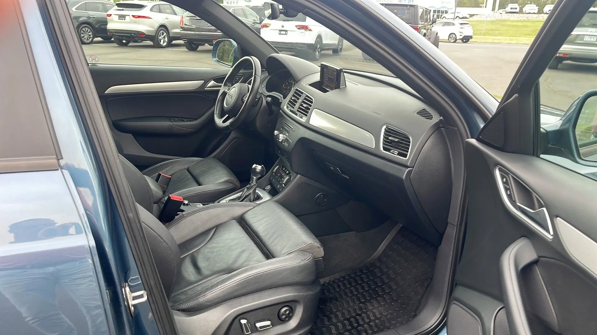 Used 2018 Audi Q3 2.0T Premium w/ Convenience Package image 16