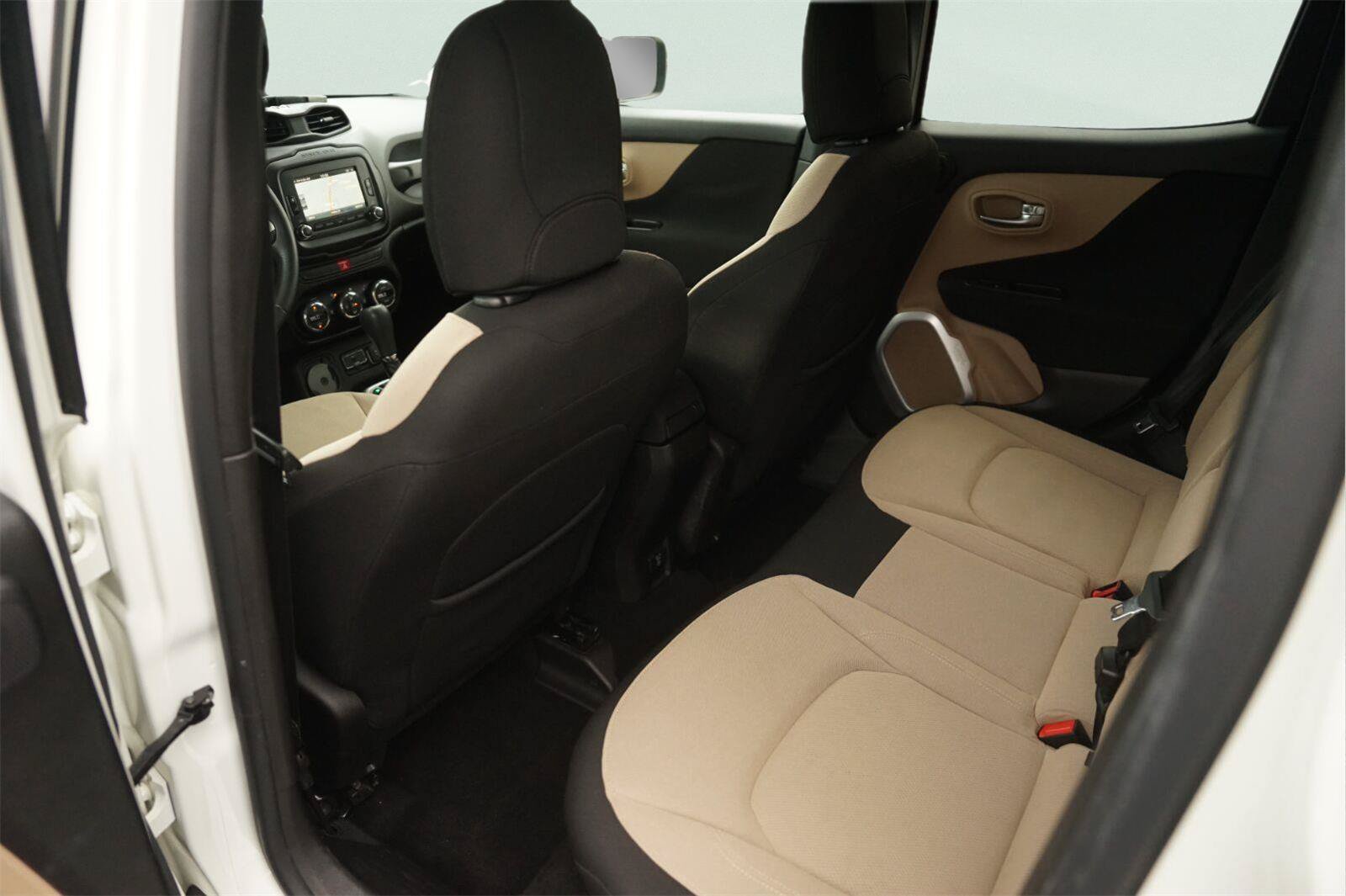 Used 2015 Jeep Renegade Latitude w/ Popular Equipment Group FWD image 11