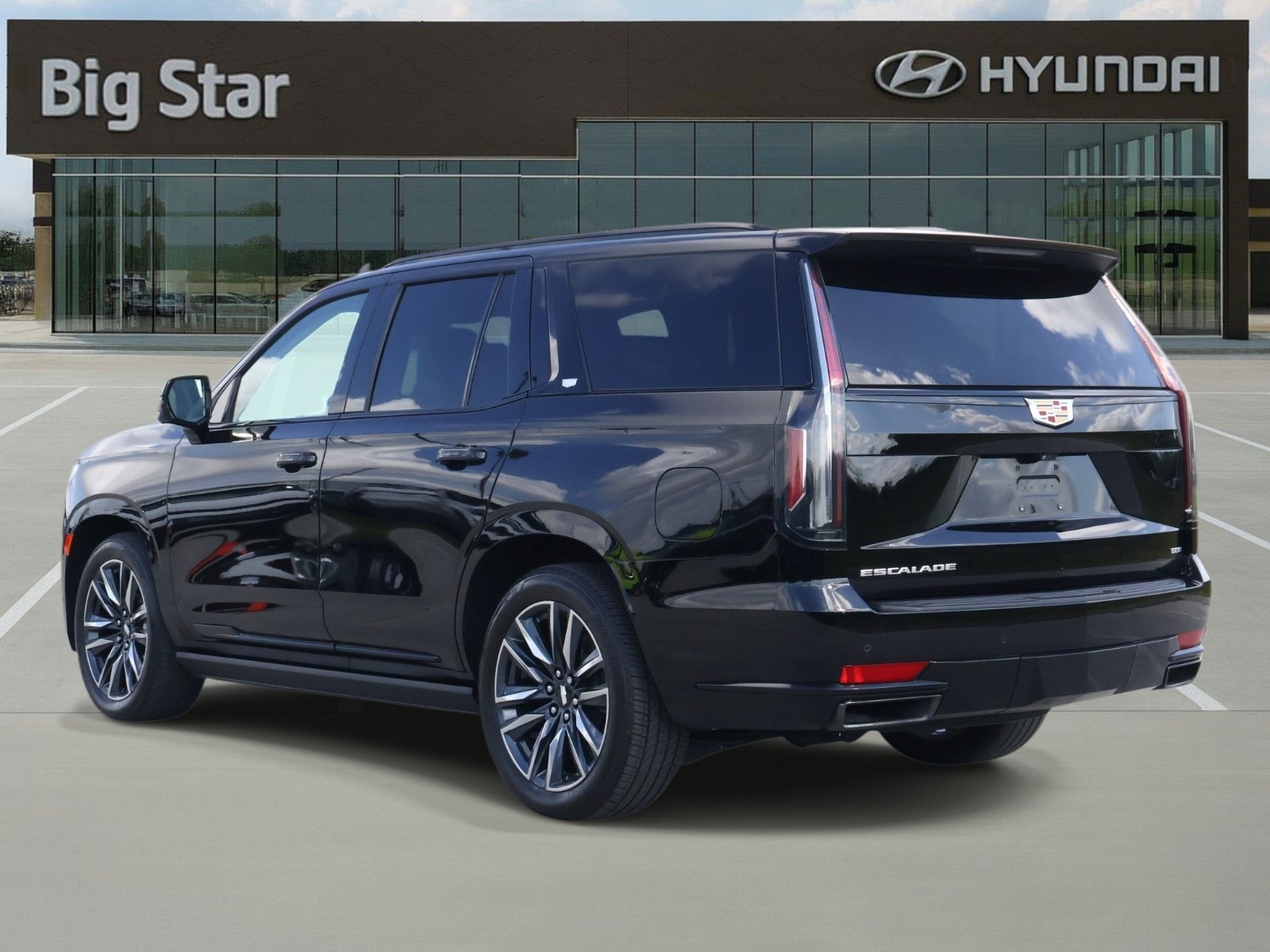 Used 2023 Cadillac Escalade Sport Platinum AWD/4WD image 3