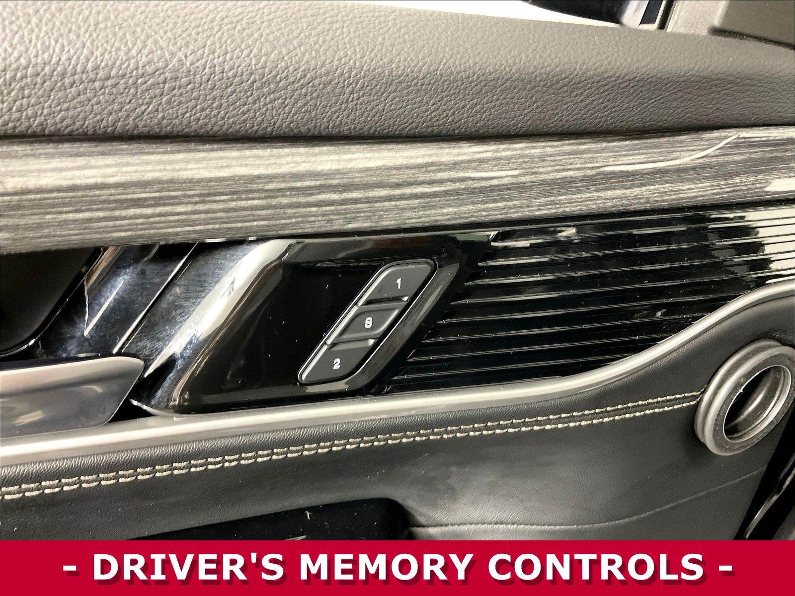 Used 2022 Jeep Wagoneer Series II AWD/4WD image 40
