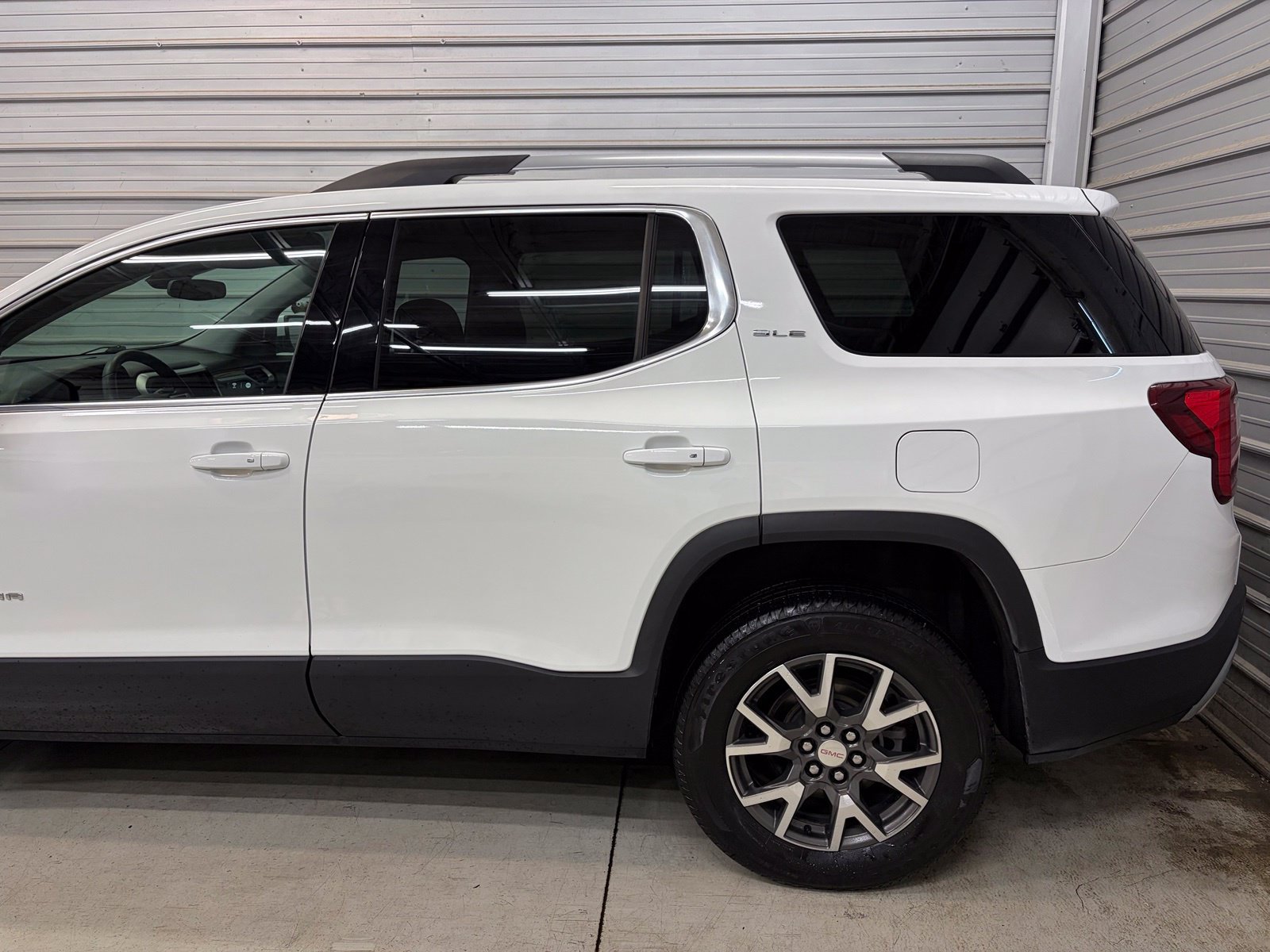 Used 2021 GMC Acadia SLE w/ Driver Convenience Package AWD/4WD image 5