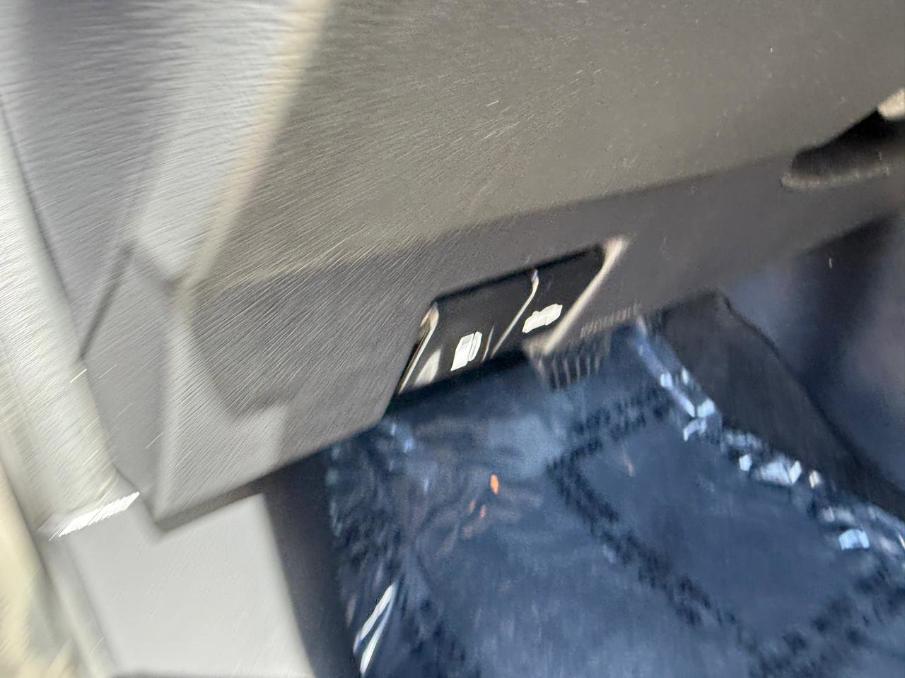 Used 2025 Nissan Versa SR w/ Trunk Package image 9