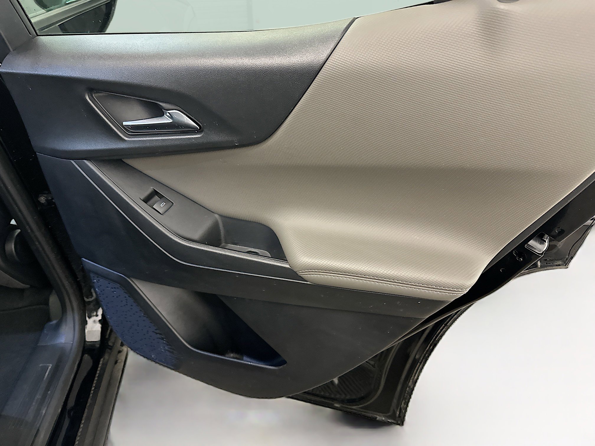 Used 2025 Chevrolet Equinox LT w/ Convenience Package II image 32