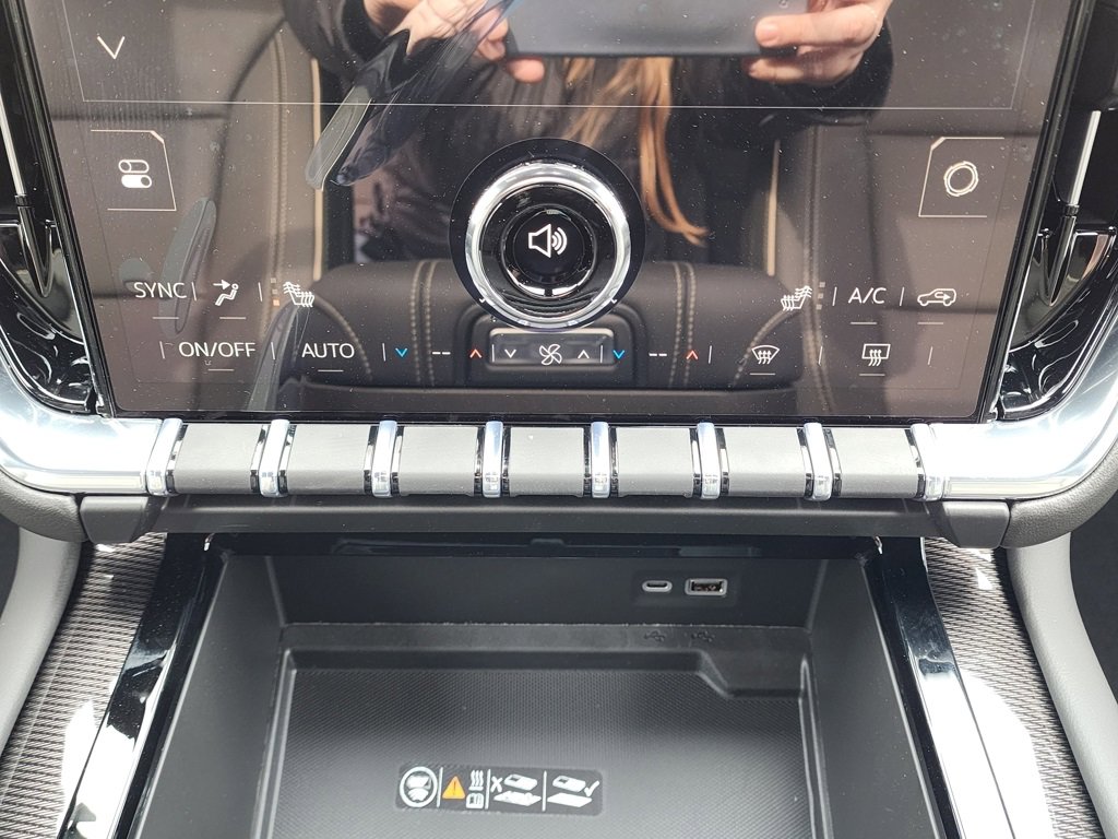 New 2026 GMC Yukon Elevation image 31