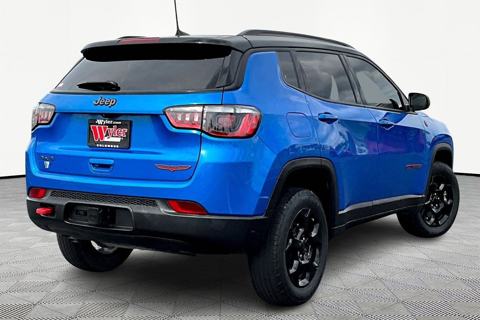 Used 2023 Jeep Compass Trailhawk w/ Trailhawk Convenience Group AWD/4WD image 6