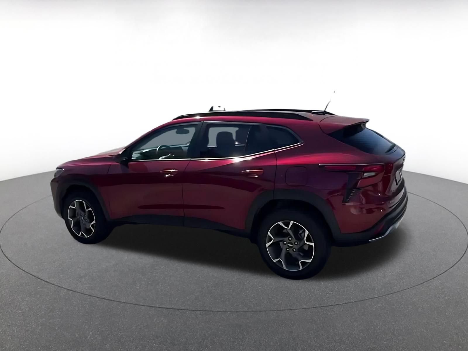 Used 2025 Chevrolet Trax LT w/ LT Convenience Package FWD image 7