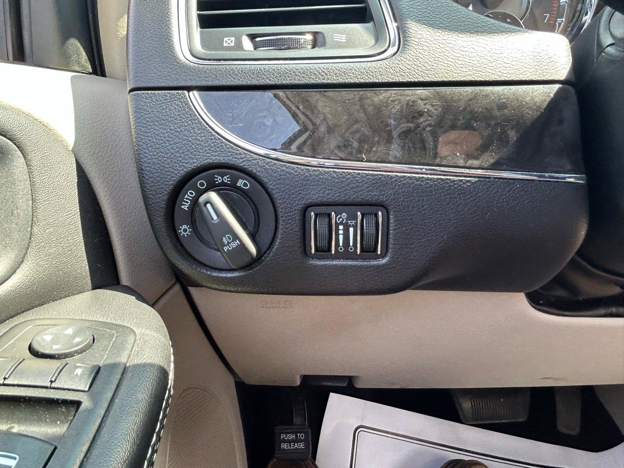 Used 2014 Chrysler Town & Country Touring FWD image 24