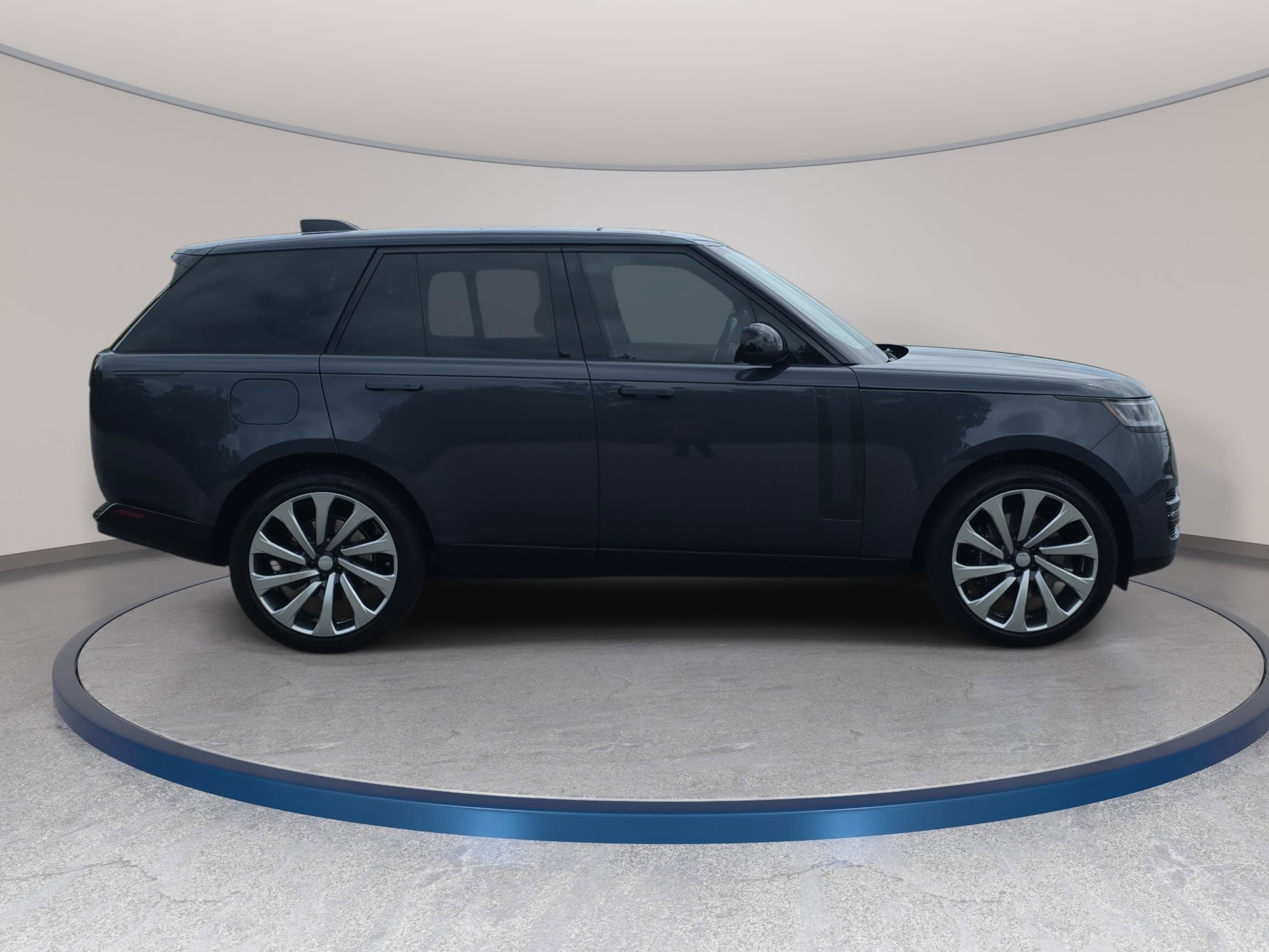 Certified 2025 Land Rover Range Rover SE image 4