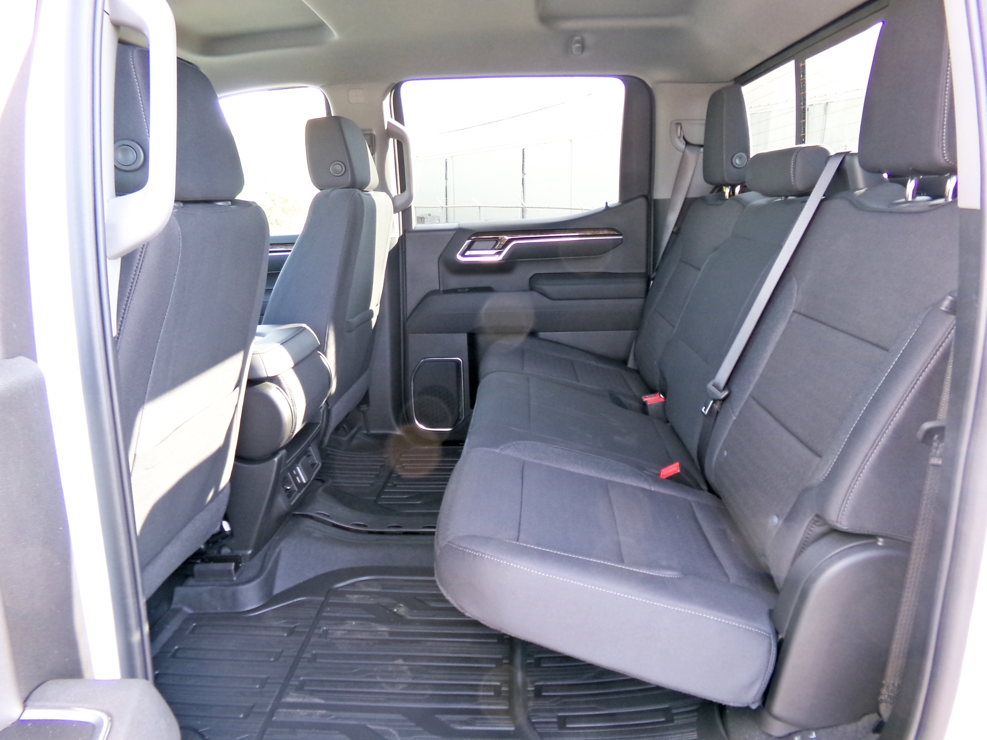 New 2026 GMC Sierra 1500 SLE image 14