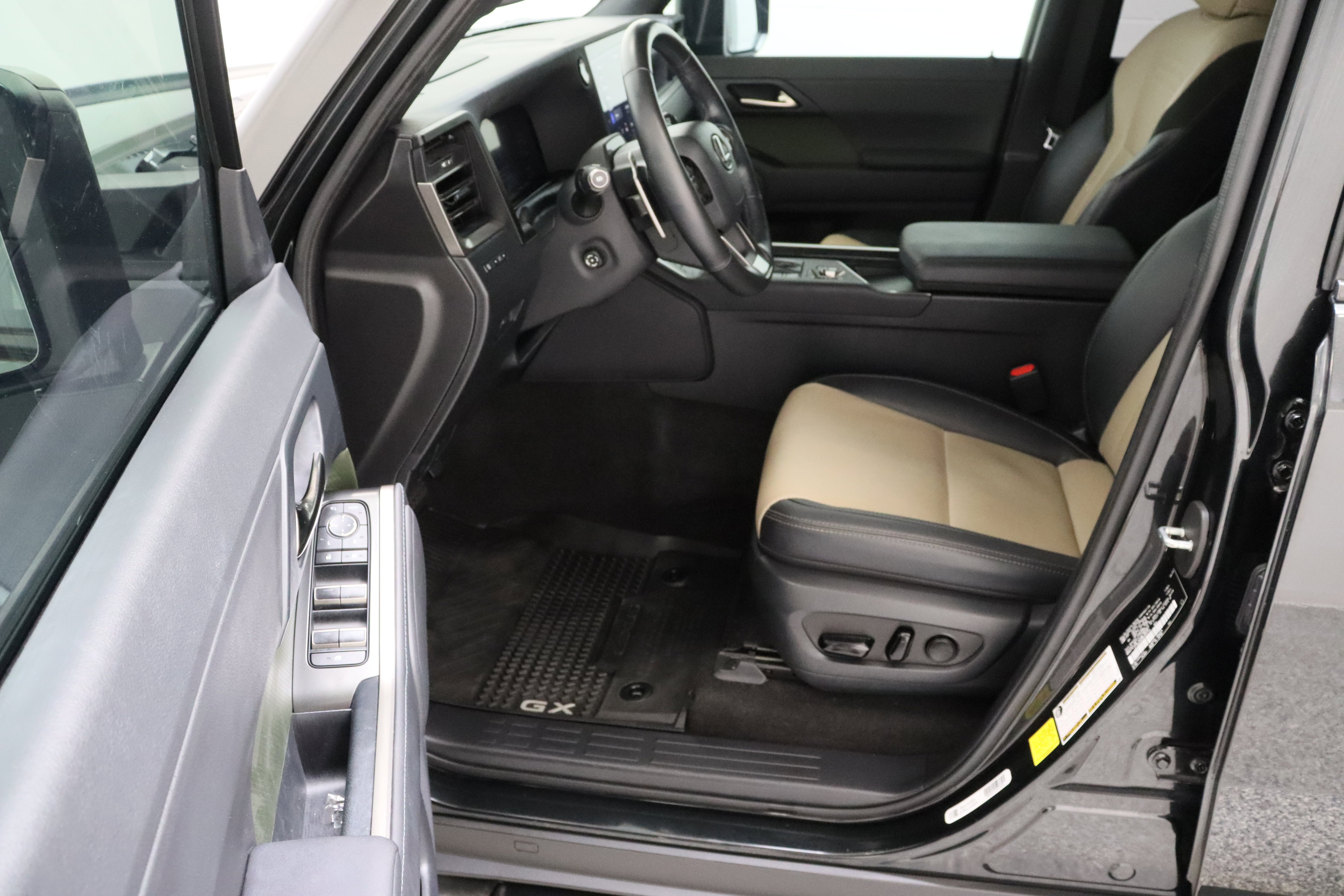 Used 2024 Lexus GX 550 image 14