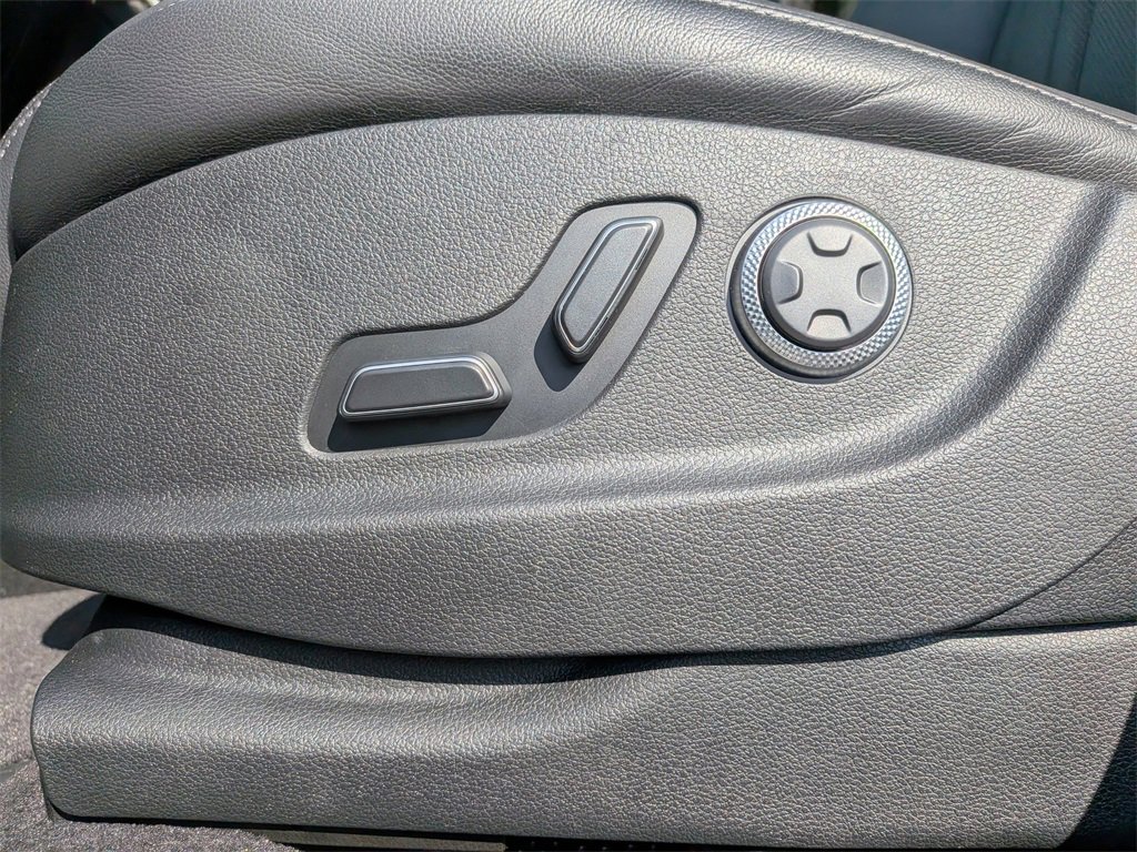 Used 2025 Genesis GV80 2.5T image 13