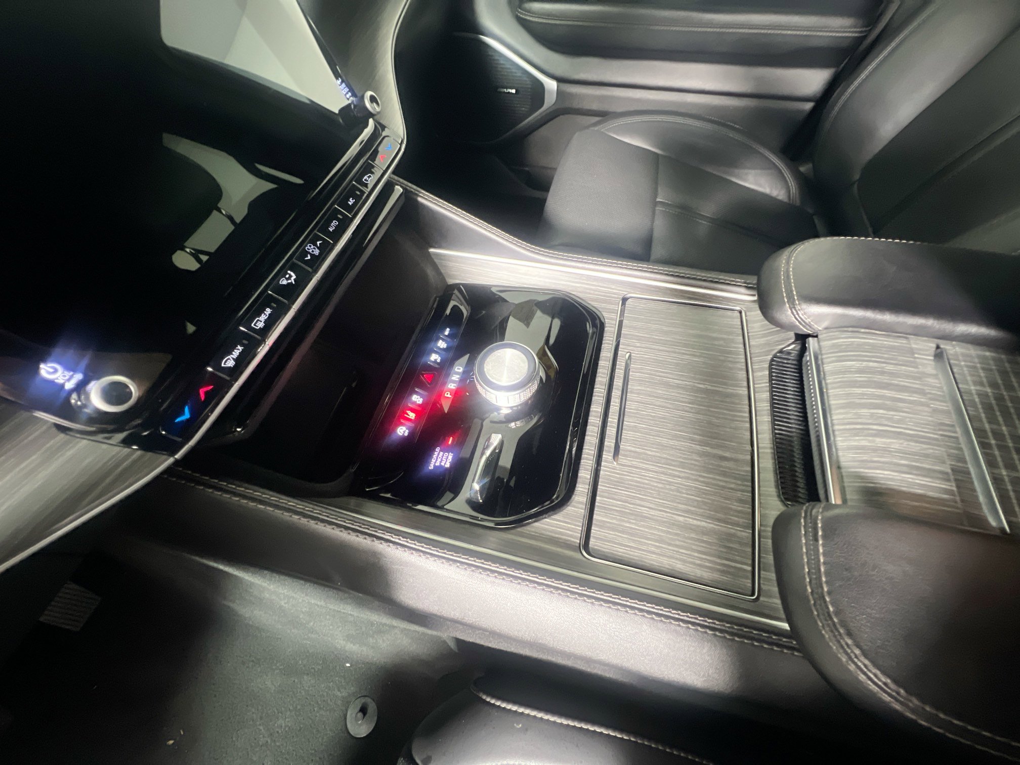 Used 2023 Jeep Wagoneer L Series II image 26