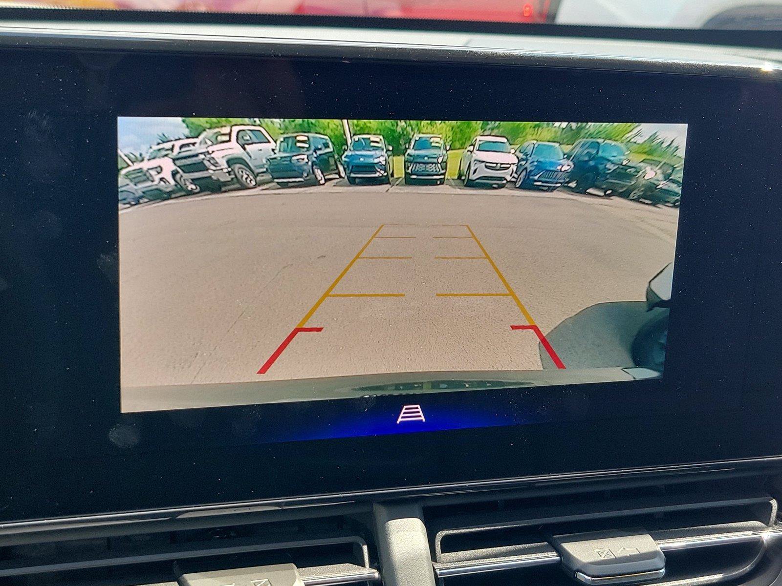 Used 2026 Chevrolet Trax LT FWD image 33