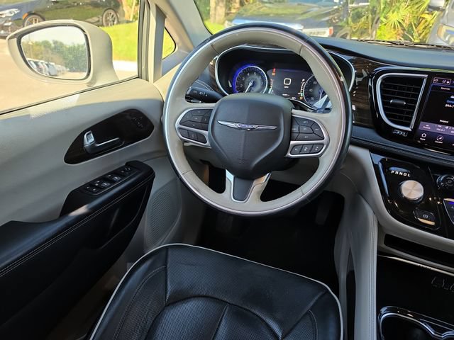 Used 2021 Chrysler Pacifica Limited AWD/4WD image 9