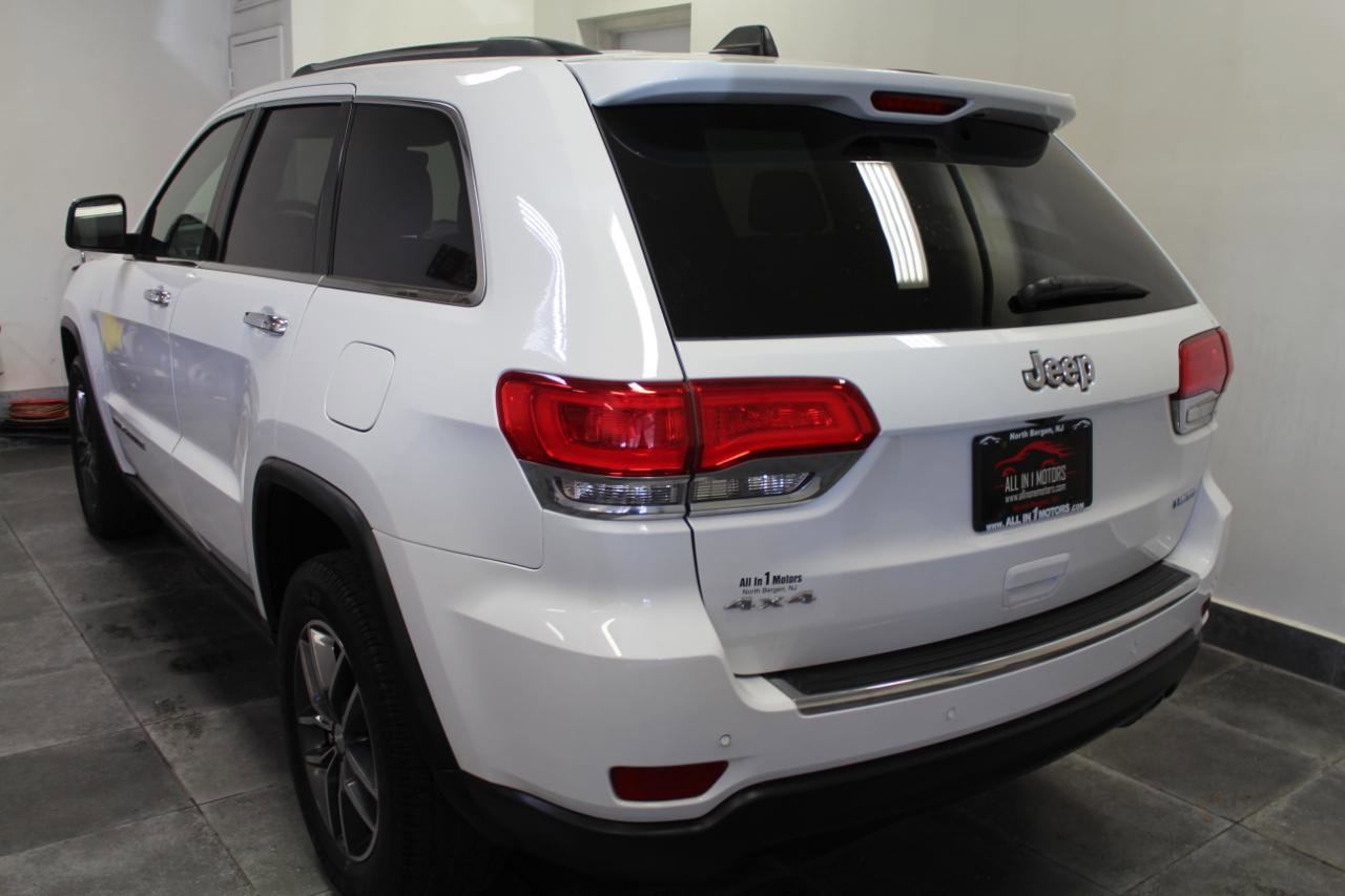 Used 2017 Jeep Grand Cherokee Limited AWD/4WD image 4