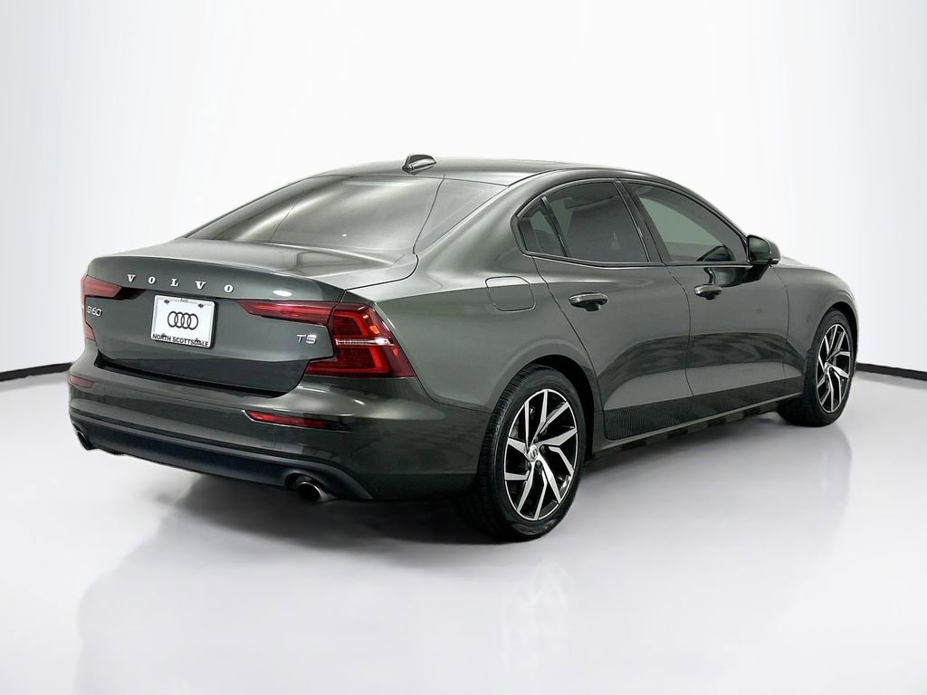 Used 2020 Volvo S60 T5 Momentum image 5