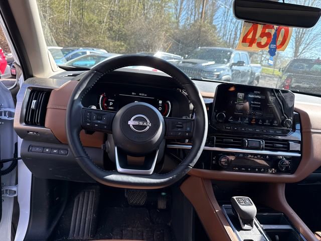 Used 2025 Nissan Pathfinder Platinum w/ Black Appearance Package image 19