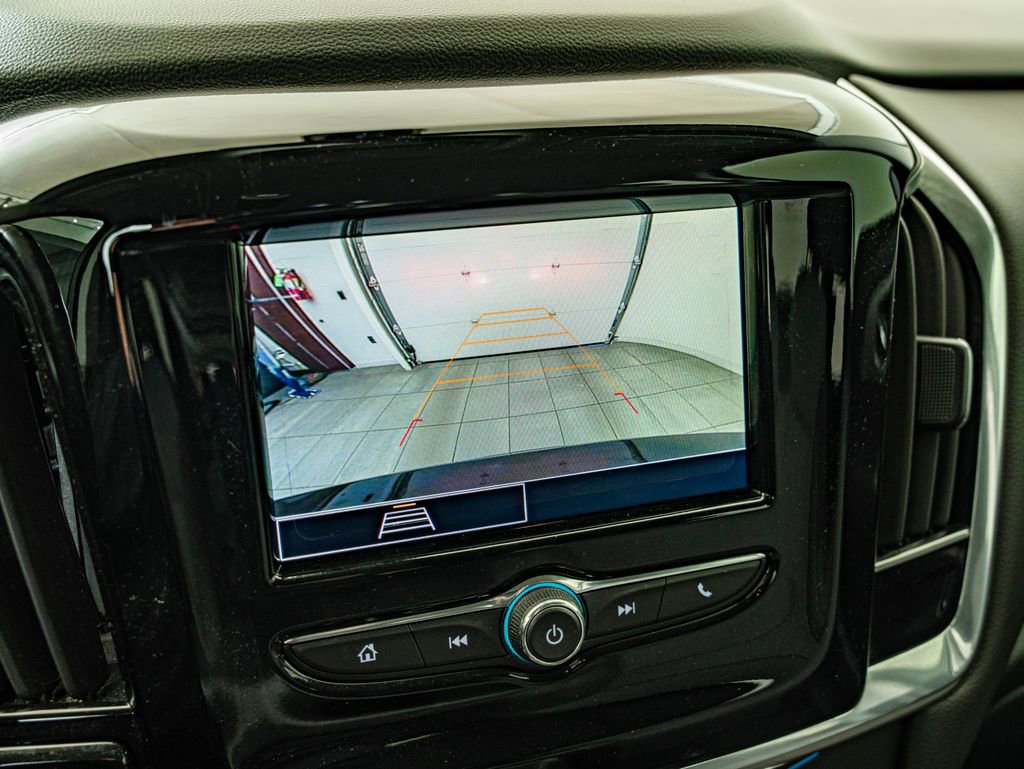 Used 2020 Chevrolet Traverse LT FWD image 23