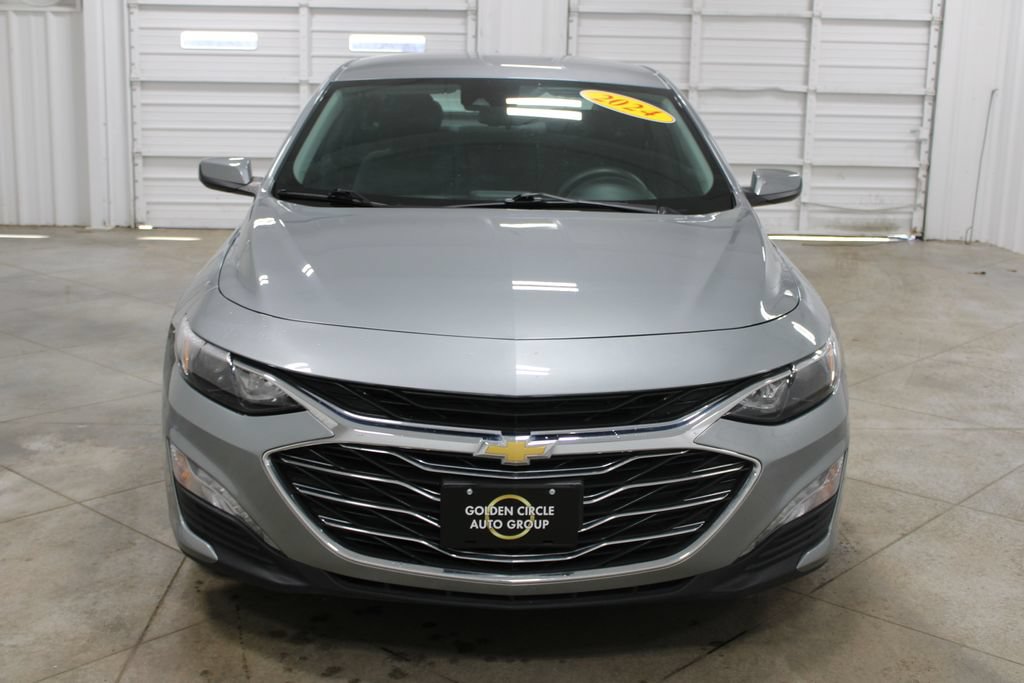 Used 2024 Chevrolet Malibu LT FWD image 2