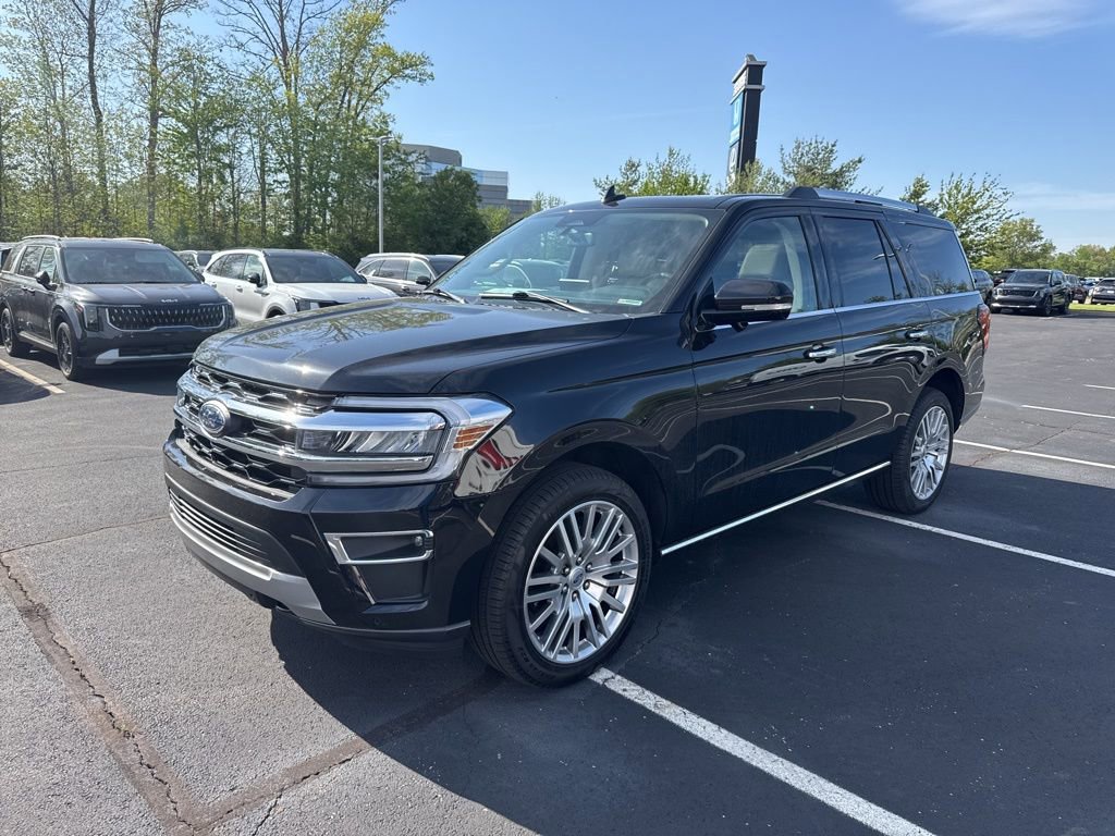 Used 2024 Ford Expedition Limited image 3