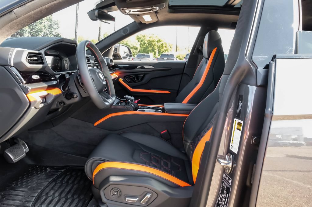 Used 2025 Lamborghini Urus SE AWD/4WD image 36