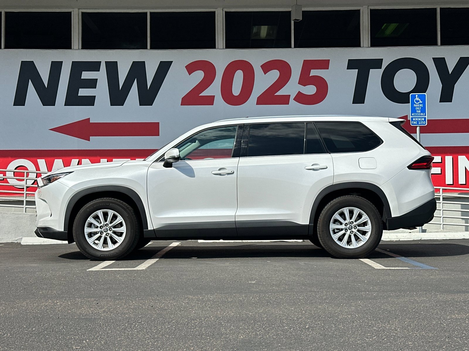 Used 2025 Toyota Grand Highlander FWD image 2