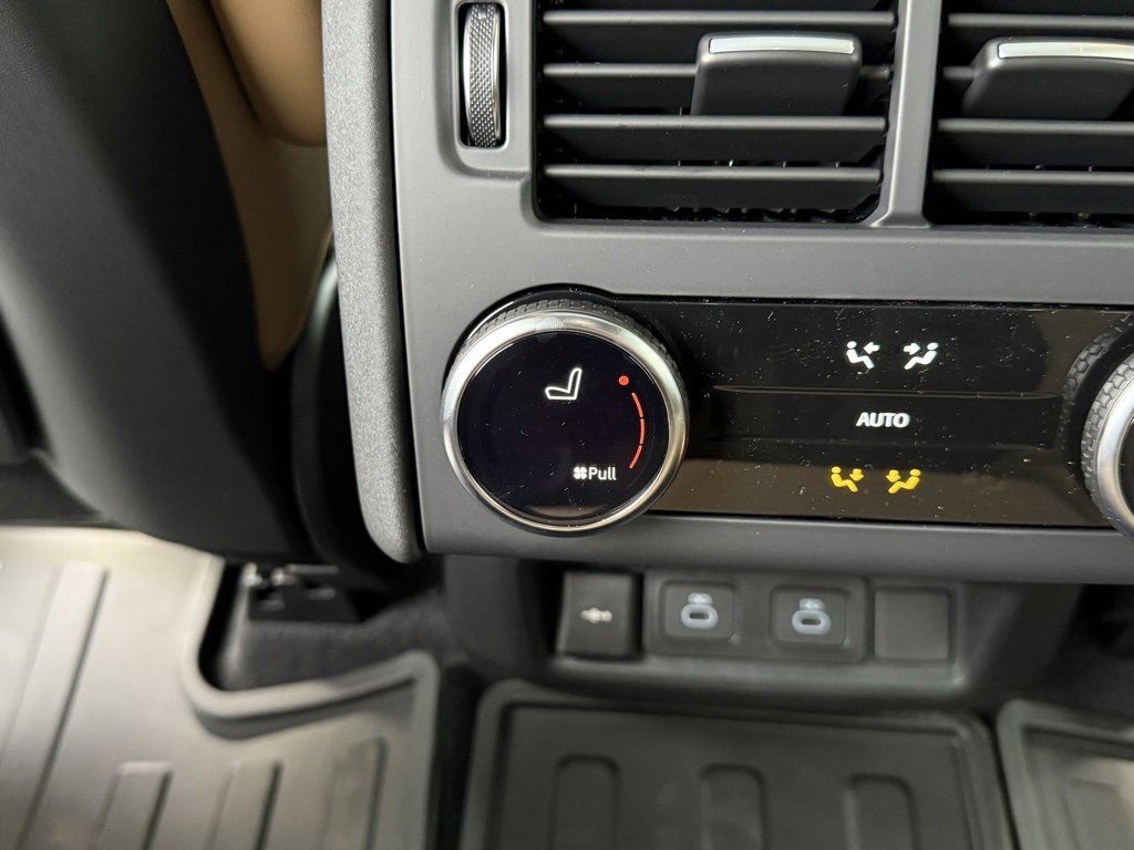 New 2026 Land Rover Discovery Limited Edition image 37