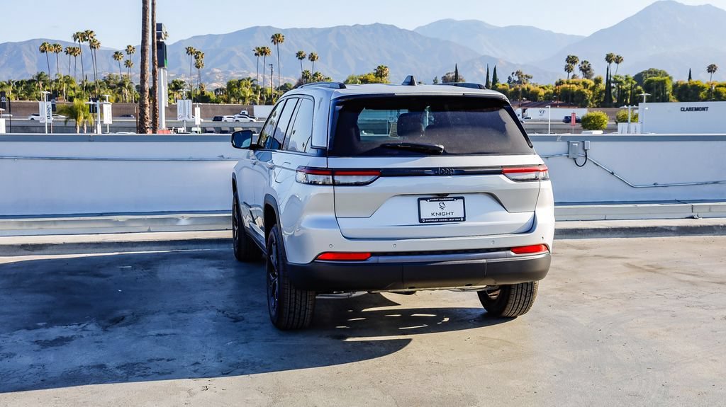 New 2026 Jeep Grand Cherokee Altitude RWD image 7