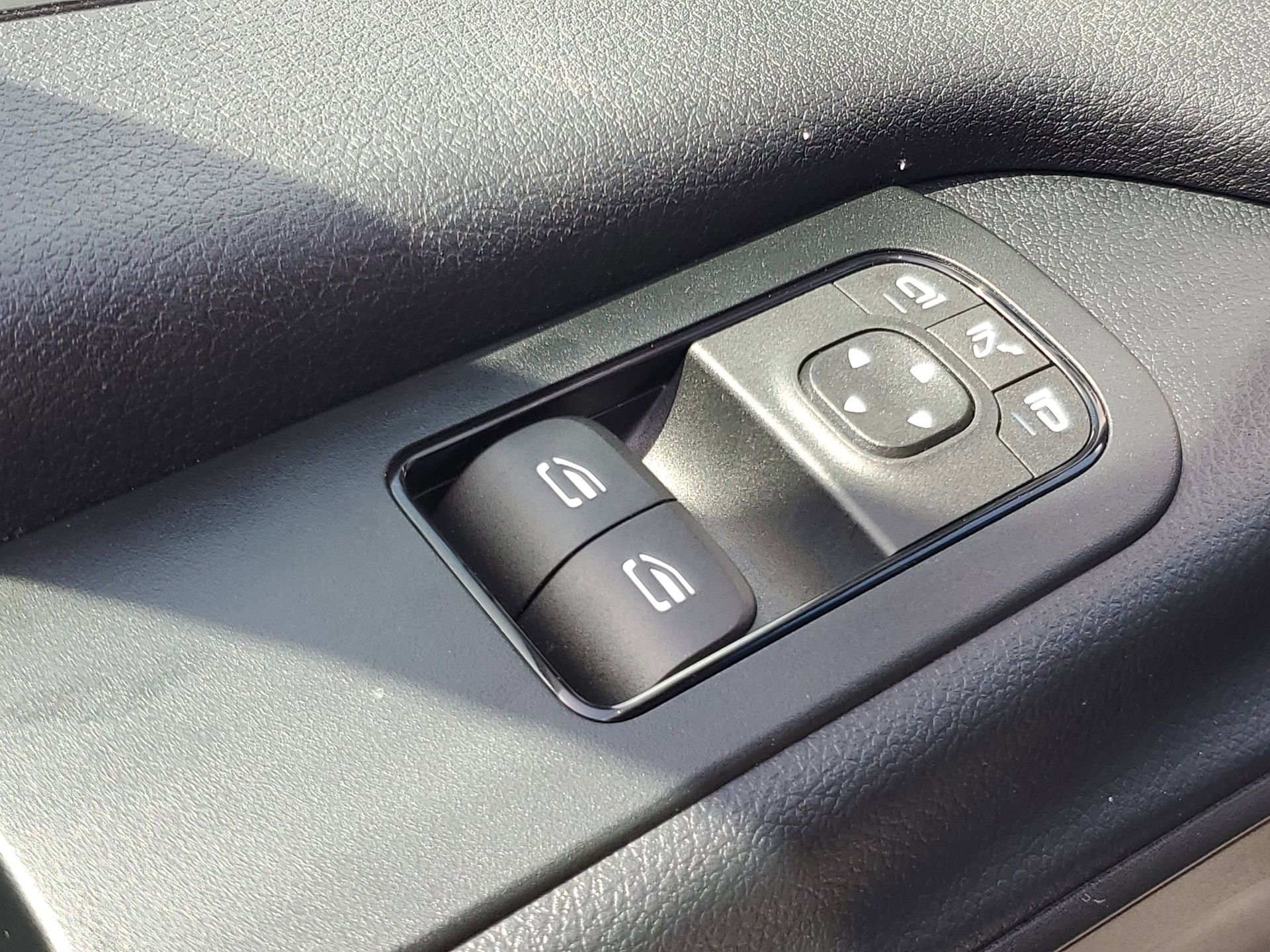 Used 2023 Mercedes-Benz Sprinter 144 Cargo image 10