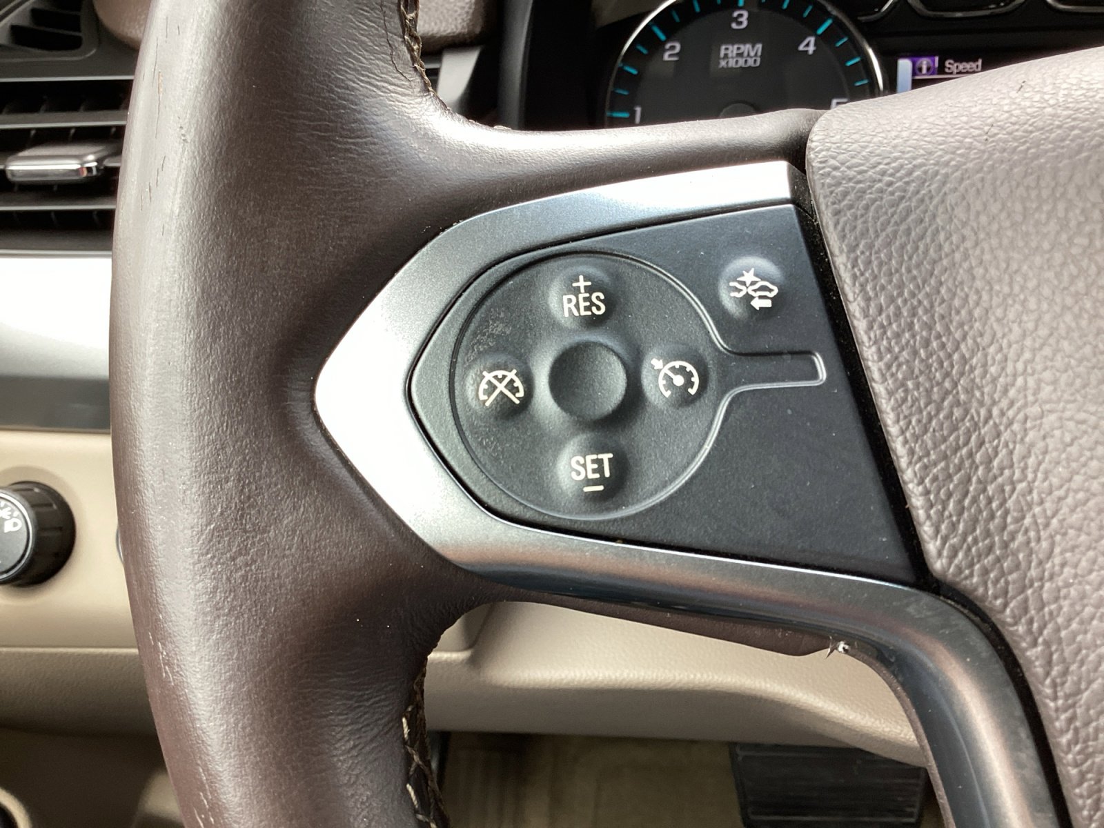 Used 2015 Chevrolet Suburban LT AWD/4WD image 34